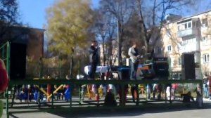 Сижу тихонько я в стороне