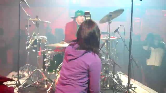 CARNAVAL DE QUEBEC 2012 - Famous French Canadian Nightclub Drummer in Ice House, Quebec смотреть онлайн