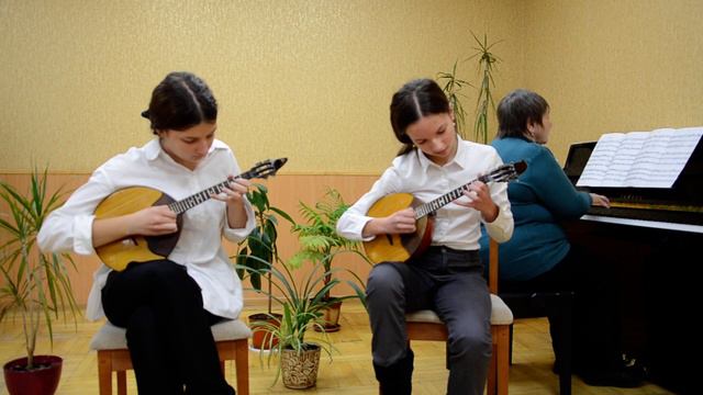 Дует домристів Данченко Анастасія та Швець Анна.  