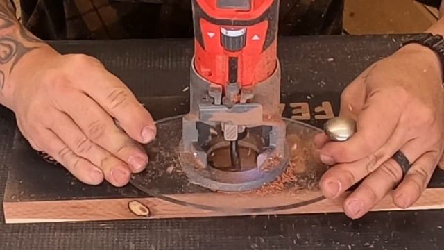 Carving A Beautiful Cedar Sign Without A CNC Machine смотреть онлайн
