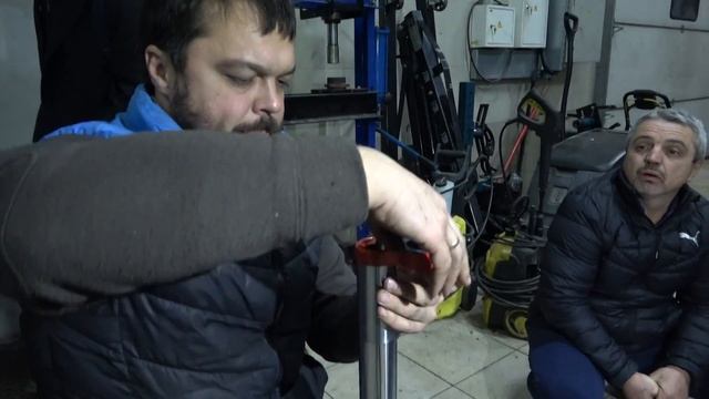 Сборка вилки амортизатора Хонда|Assembling the shock absorber plugs after replacing oil seals Honda смотреть онлайн