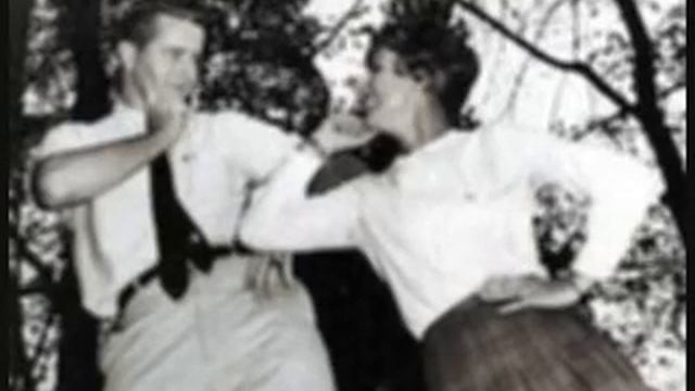 Chuck Berry - You Never Can Tell (Twist) смотреть онлайн