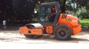 Как уплотнить слой песка под фундамент виброкатком - steh39.ru