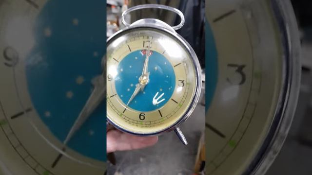 ОН ПОСВЯЩЕН СОВЕТСКОМУ КОСМОСУ - Китайский будильник СПУТНИК С ЛЕТАЮЩИМ СЕКУНДНЫМ СПУТНИКОМ смотреть онлайн