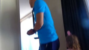 ЖЕСТКИЙ ПРАНК НАД МАМОЙ Слизь в волосах и Взрыв чипсов Lays  МИСТЕРА МАКСА НАКАЗАЛИ