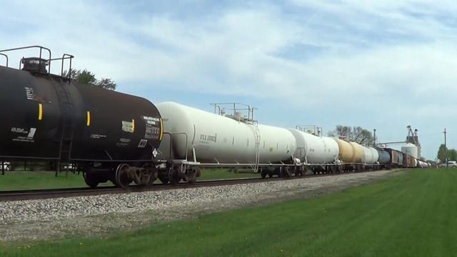 SD75M on CN | Ambulance Slowed | Mixed Power & More in Manteno, IL смотреть онлайн