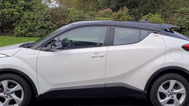 Toyota CHR self charging hybrid смотреть онлайн