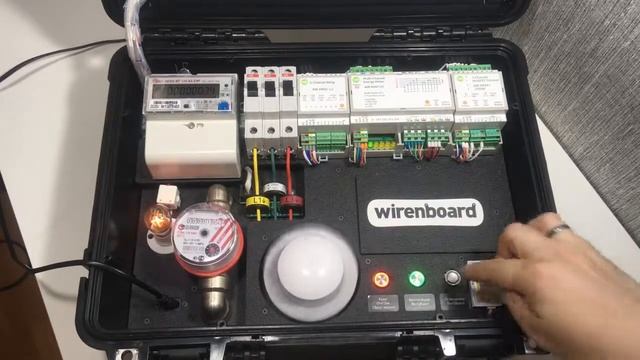 Экспонат ИВЦ АО «Пигмент» — демо-чемодан Wirenboard