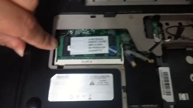 Desmontando Netbook Dealer Modelo MGF-2011