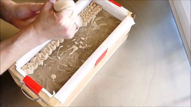 Making and Cutting Cinnanut Vanilla Java Cold Process Soap смотреть онлайн