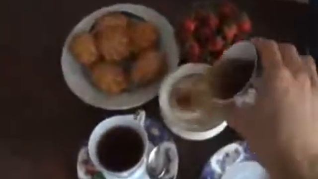 Сколько класть сахара в чай в гостях смотреть онлайн