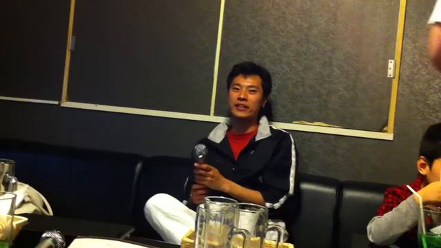 Karaoke 3, Fábio arrotando no microfone. смотреть онлайн