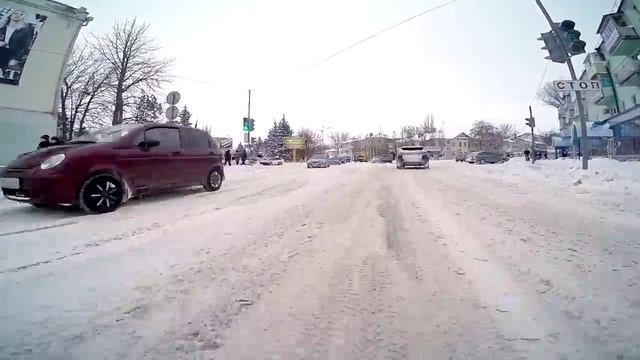 Белая Калитва в снегу и установка Новогодней Ёлки на Театральной 1-12-2014 смотреть онлайн