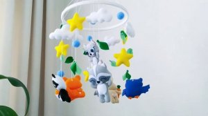 Как правильно разместить мобиль в кроватке или игрушки под углом. за и против