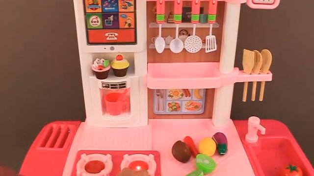 Кухня със светещи котлони, мивка с течаща вода и зеленчуци смотреть онлайн