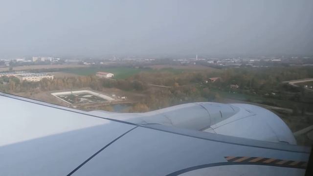 (Rough) landing Bologna Airport (BLQ) - October 2017 смотреть онлайн