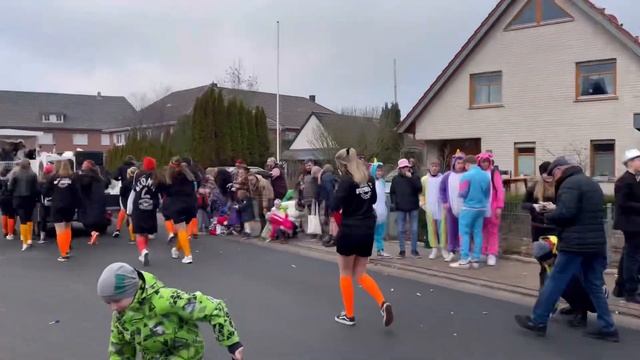 Карнавал на тракторах)))) Deutschland Leer. смотреть онлайн