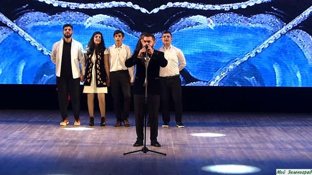 Тигран Ходжаян и ансамбль песни и танца "Hayordik". Հայ Քաջեր (Hay Qajer)