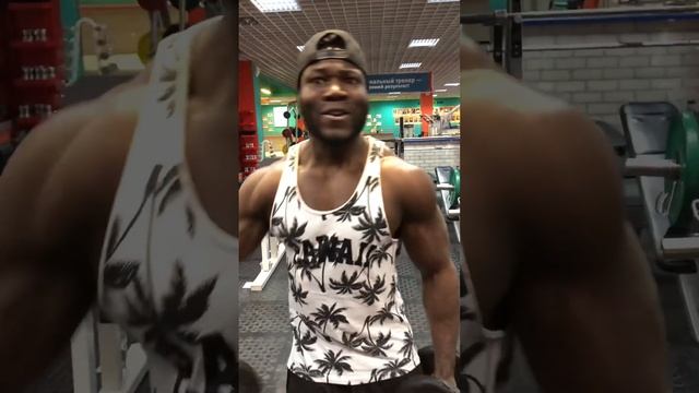 БРО! МАХИ С ГАНТЕЛЯМИ ОДНОЙ РУКОЙ??#fitness #рекомендаци смотреть онлайн