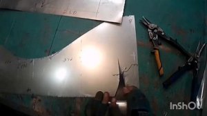 Проход в кровле под круглую трубу.