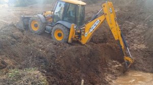 Копаем пруд. Экскаватор JCB 4CX. Digging a pond.