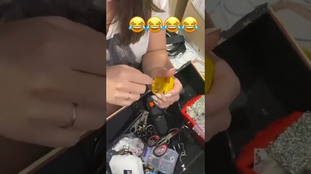 Влада Роговенко читает свои стихи, показывает детские фотографии и рассказывает про оберег смотреть онлайн