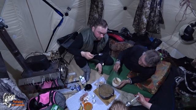 ХАРИУС ПОЗИРОВАЛ НА КАМЕРУ/Поломка снегохода/РУССКАЯ СМЕКАЛКА смотреть онлайн