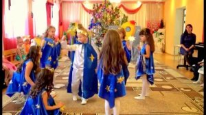 Танец _Месяца и Звёздочек_ в детском саду.mp4