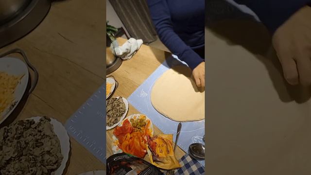 Піца вдома смотреть онлайн