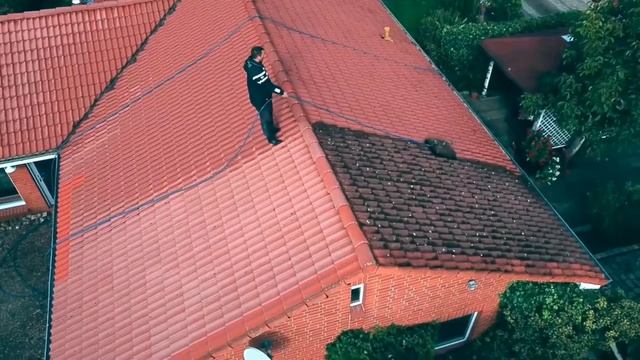 КАК НЕМЦЫ ОЧИЩАЮТ КРЫШИ НОВЫЕ ТЕХНОЛОГИИ ГИДРОУДАРОМ ПО ГРЯЗИ смотреть онлайн