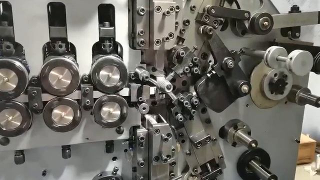 Изготовление бочкообразной пружины на СК345 смотреть онлайн