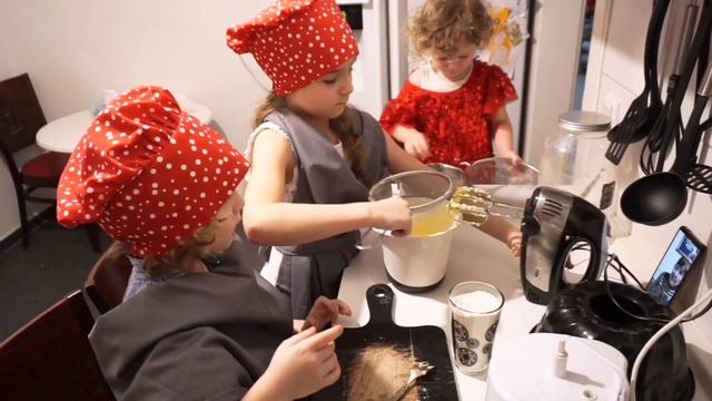 Ореховый кекс, как в пекарне! Супер быстро и супер вкусно! #nyushakidstv смотреть онлайн