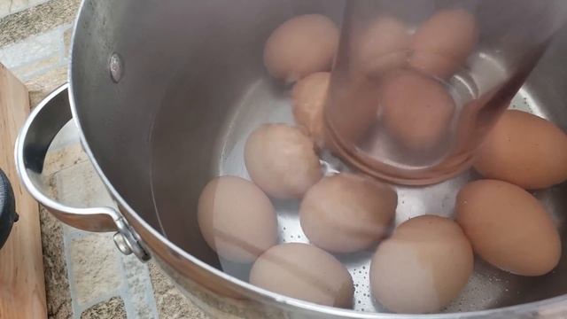 100-Year-Old Trick To PEELING Hard-Boiled EGGs ? смотреть онлайн