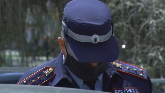 В Армавире молодежь поздравила сотрудников скорой помощи флешмобом и открытками смотреть онлайн