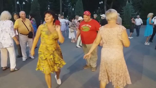 Харьков, танцы в парке, Рок-н-ролл! смотреть онлайн