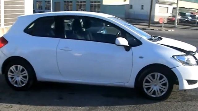 TOYOTA AURIS 1.4 D4D LUNA 90CV смотреть онлайн