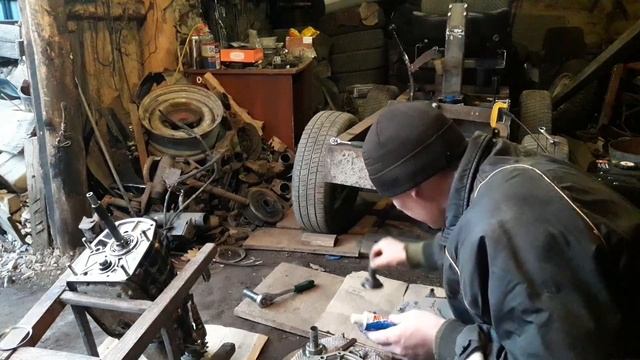 Видео для Фандаса из Елхово. Замена сальника первичного вала на КПП. смотреть онлайн