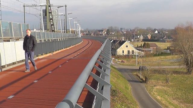 Они делают из нас ПСИХОВ и РОБОТОВ! смотреть онлайн