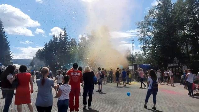 Фестиваль красок в Центральном парке смотреть онлайн