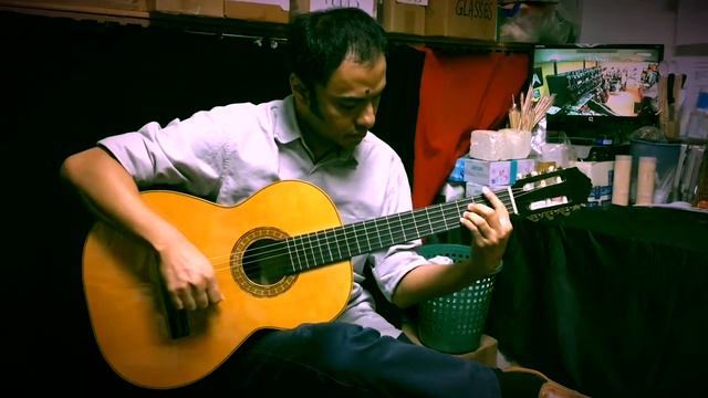Playing Miguel Angel Spanish guitar before it was sold смотреть онлайн