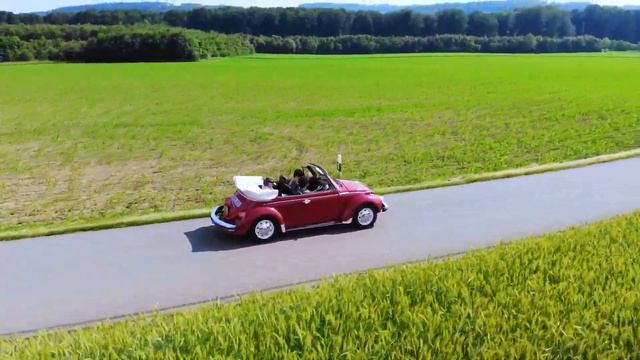 VW Beetle Karmann Cabriolet Limited Edition 1975 + Dji Mavic Air active tracking смотреть онлайн