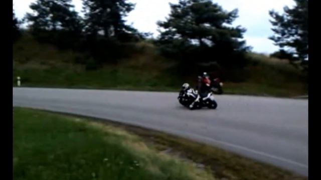 knee down after few months of training (Yamaha R6) смотреть онлайн