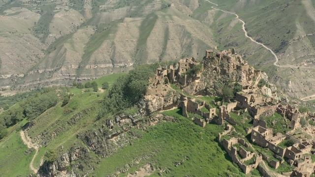 ГАМСУТЛЬ-селение призрак #гамсутль #дагестан #горы #путешествие #4к #аэросъемка #dagestan #gamsutl смотреть онлайн