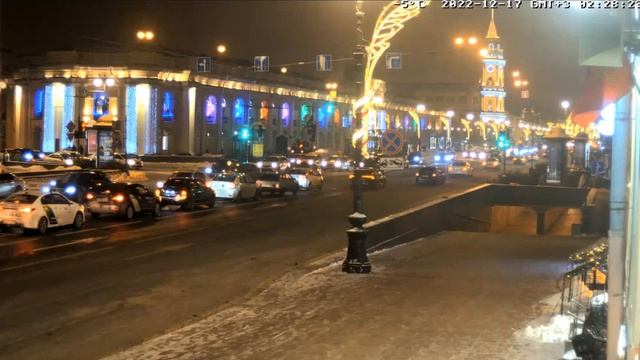 Лошади на прогулке, Гостиный двор, Невский пр. Санкт-Петербург,#авторство Mobotix Webcams Russia. смотреть онлайн