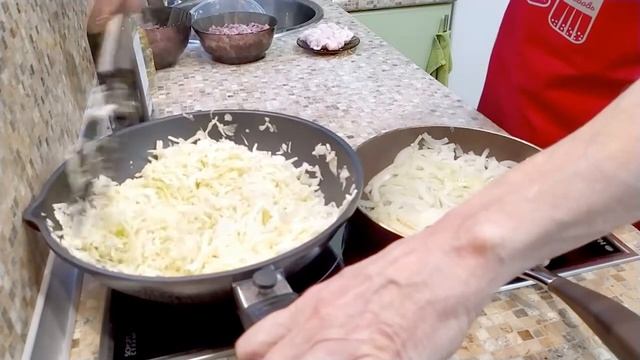 Капуста жареная на сковороде. С мясом и картошкой смотреть онлайн