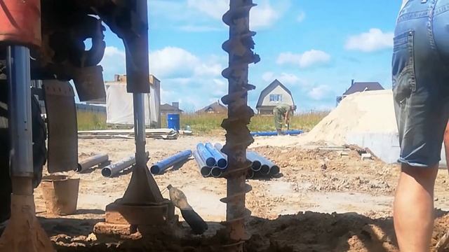 Бурим скважину на воду смотреть онлайн