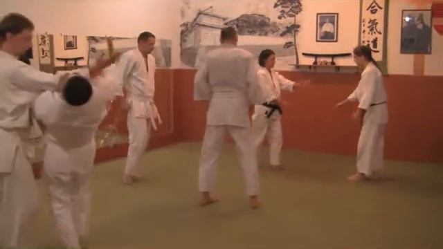 Тренировка айкидо. Взрослые. Додзё Хишокан (hishokan.com) смотреть онлайн