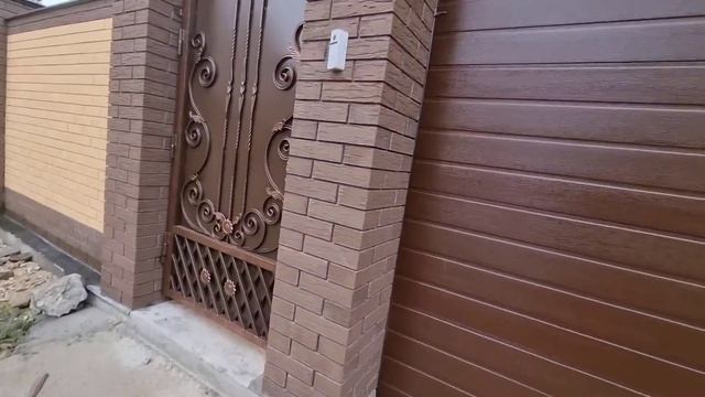 Навес из поликарбоната с автоматическими воротами и калиткой. смотреть онлайн