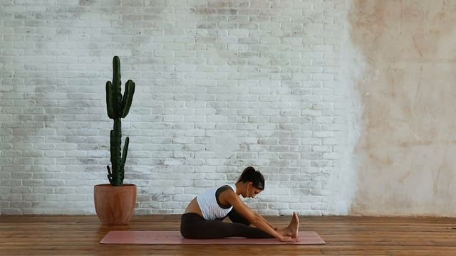 Strong And Calm Pilates Flow | DAY 1 | 24 Days Of Pilates With Lottie Murphy