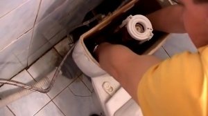 Как поменять клапан в сливном бачке унитаза